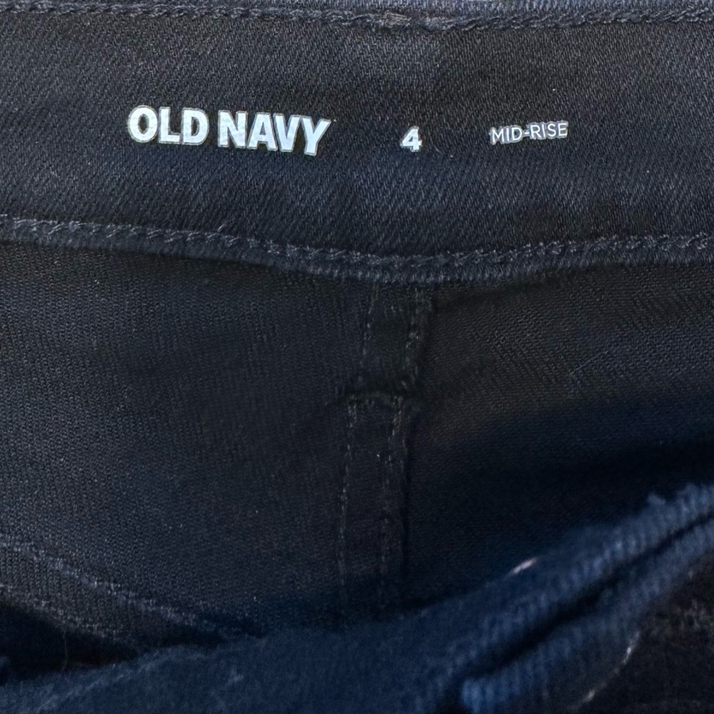 Old Navy Mid-rise Cuffed Black Wash Stretch Jean Shorts 5” Inseam Size 4 - Picture 3 of 5